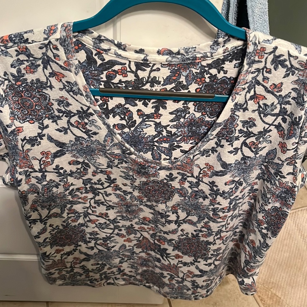 Aero v-neck tee- xl
